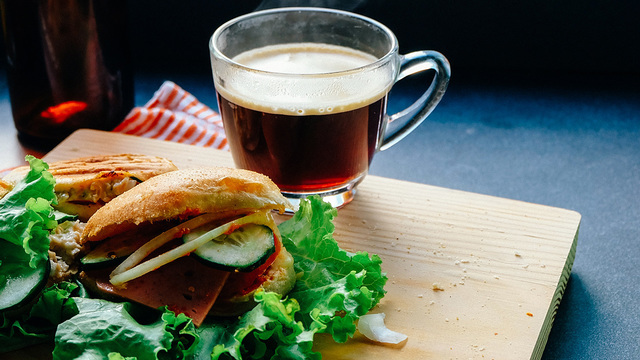 Чай с бутербродом – сигнал о болезни, а не предпочтение в еде